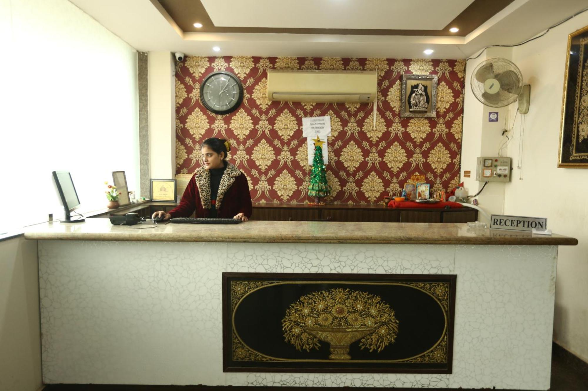 24 Hotel & Resort آغْرا المظهر الخارجي الصورة