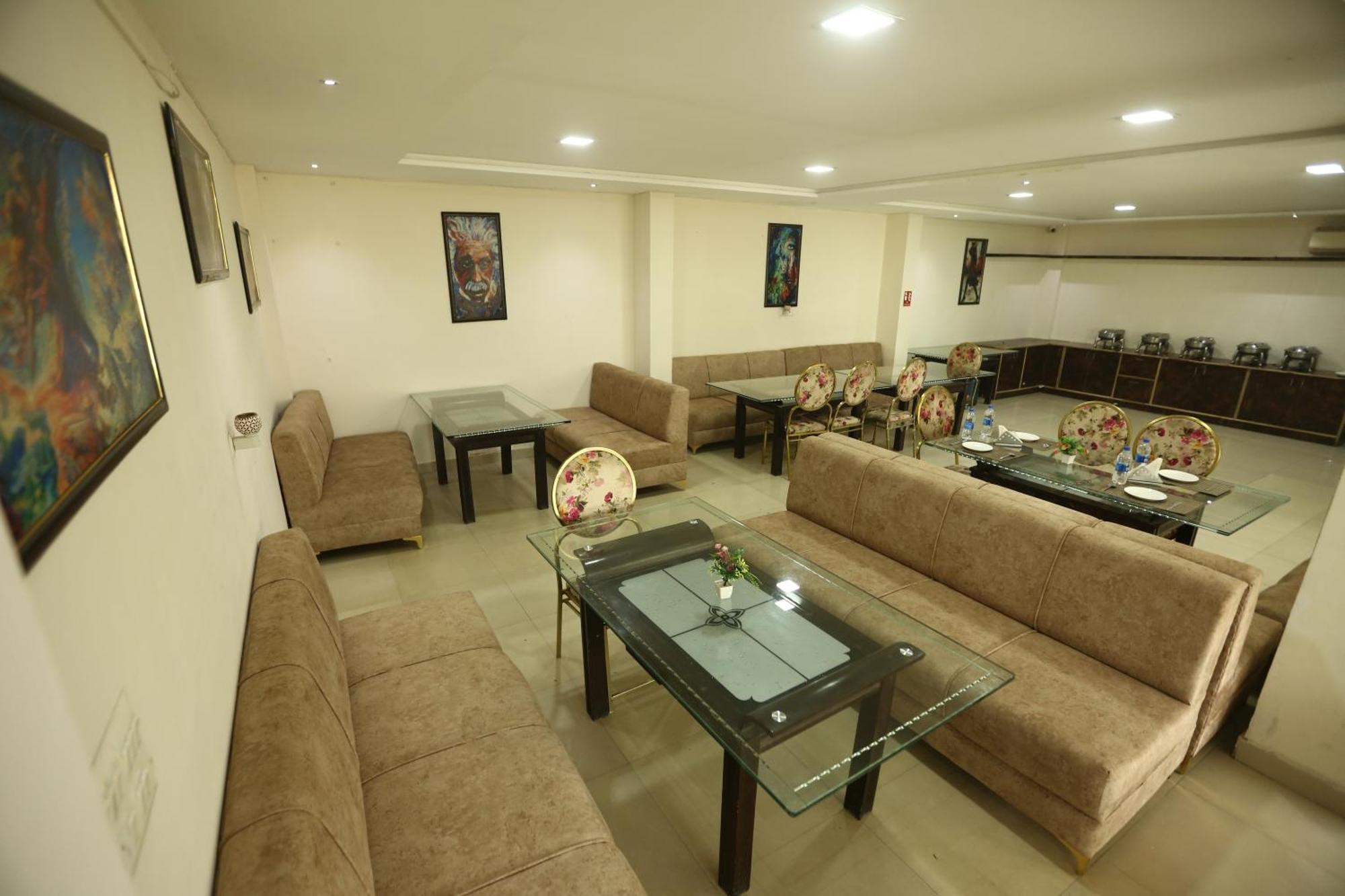 24 Hotel & Resort آغْرا المظهر الخارجي الصورة