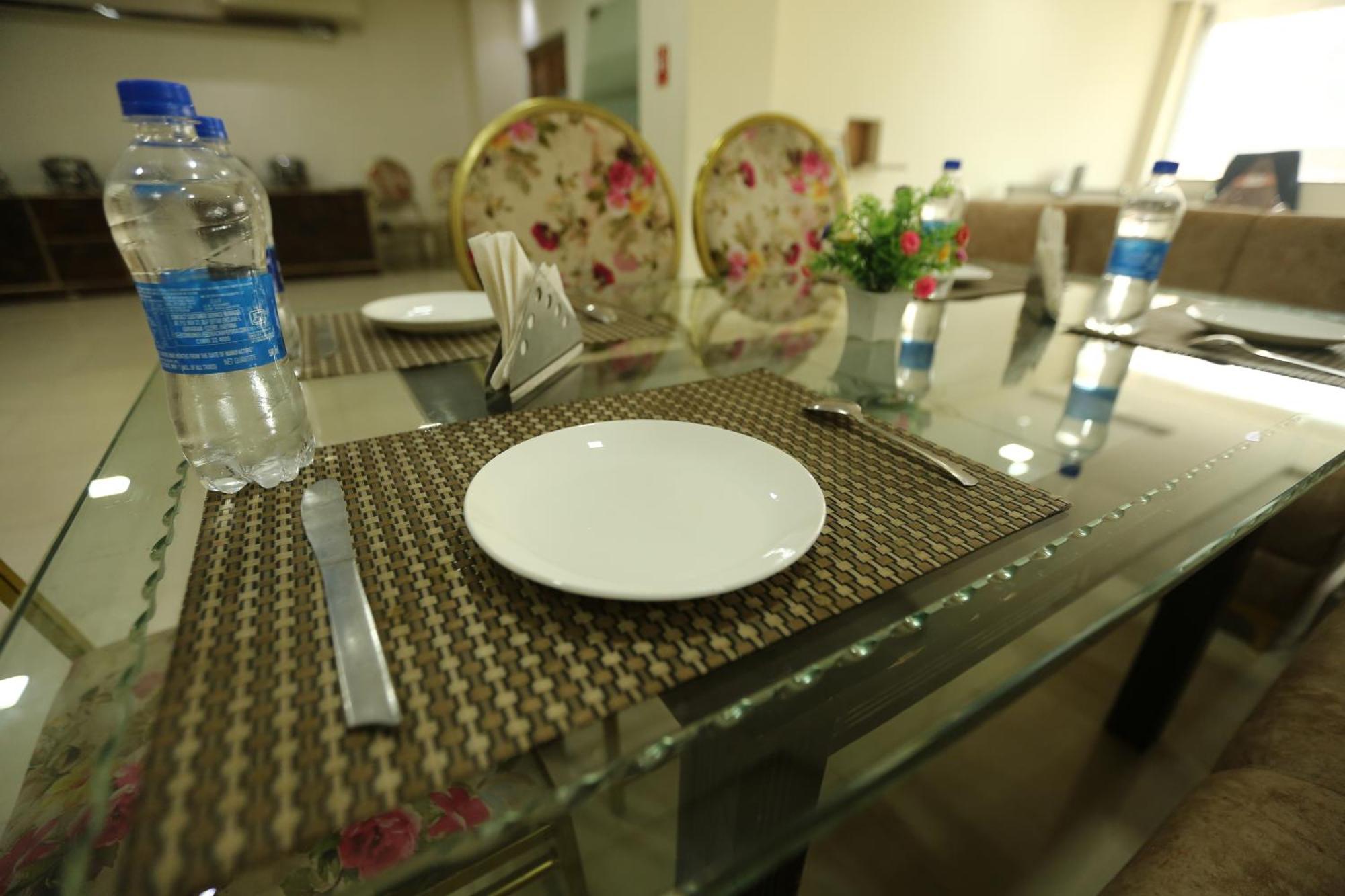 24 Hotel & Resort آغْرا المظهر الخارجي الصورة