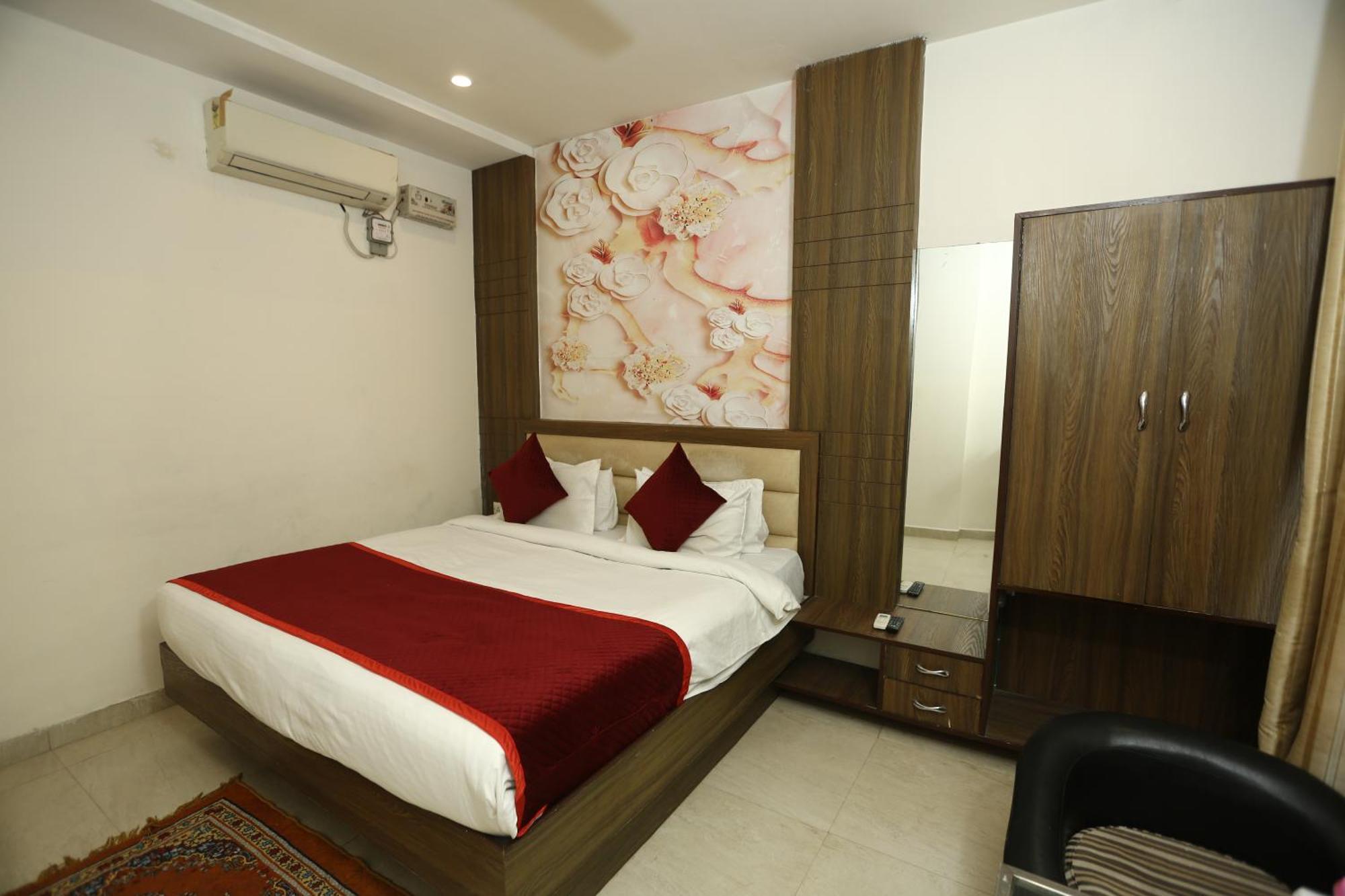 24 Hotel & Resort آغْرا المظهر الخارجي الصورة