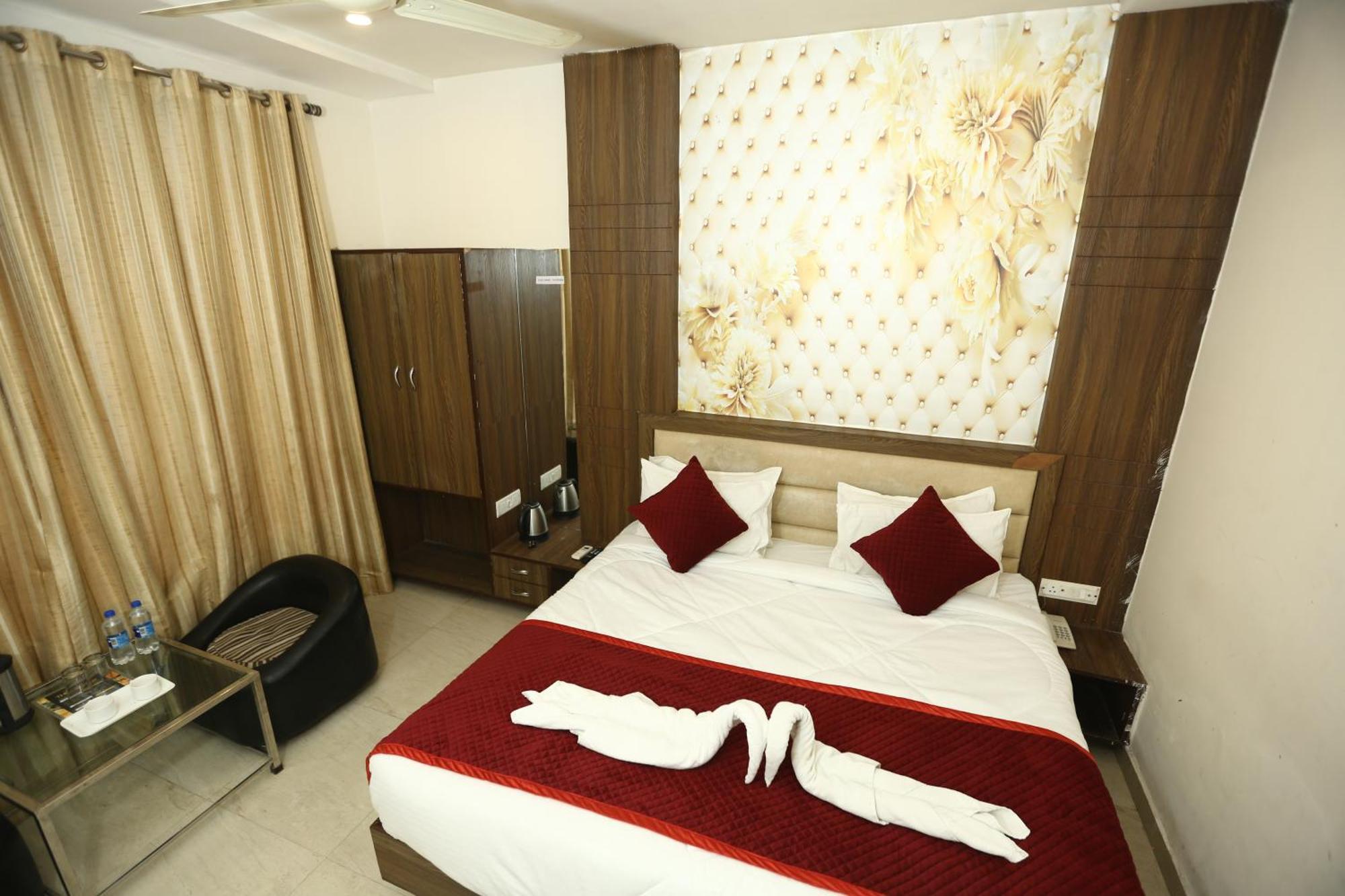 24 Hotel & Resort آغْرا المظهر الخارجي الصورة