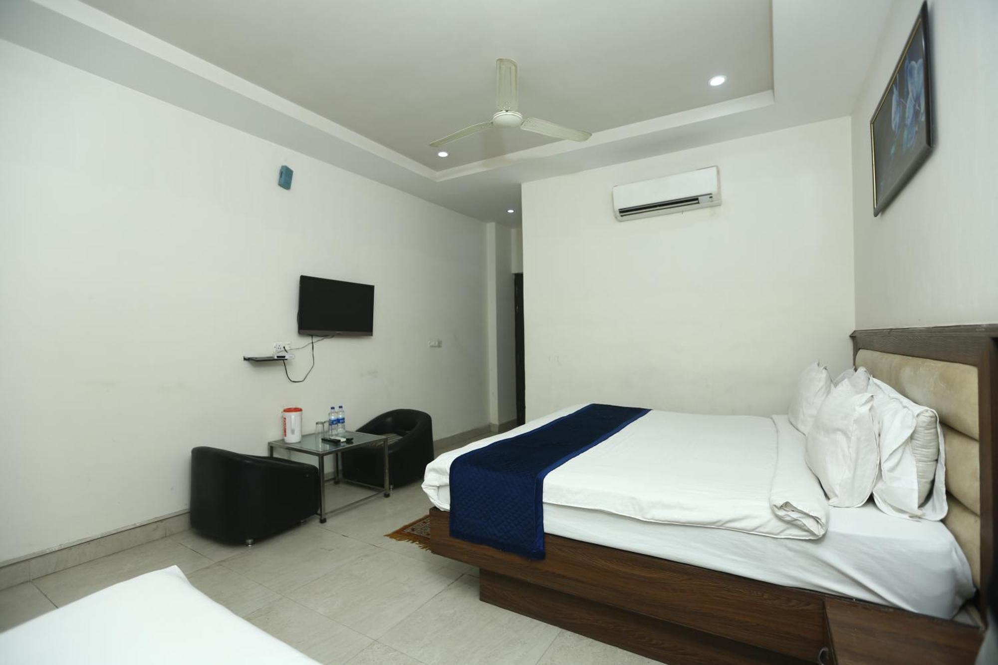 24 Hotel & Resort آغْرا المظهر الخارجي الصورة